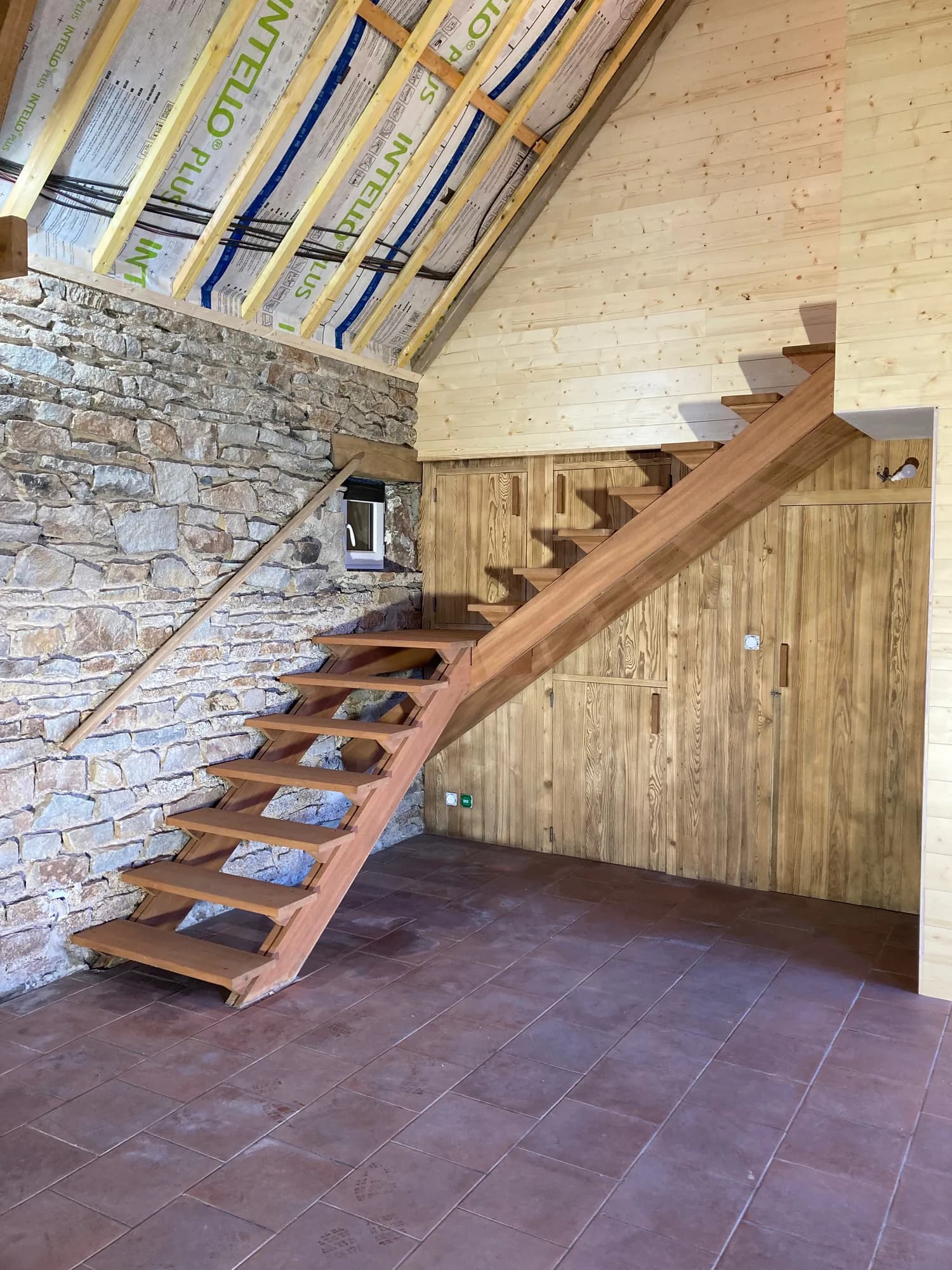 Escaliers et portes en bois