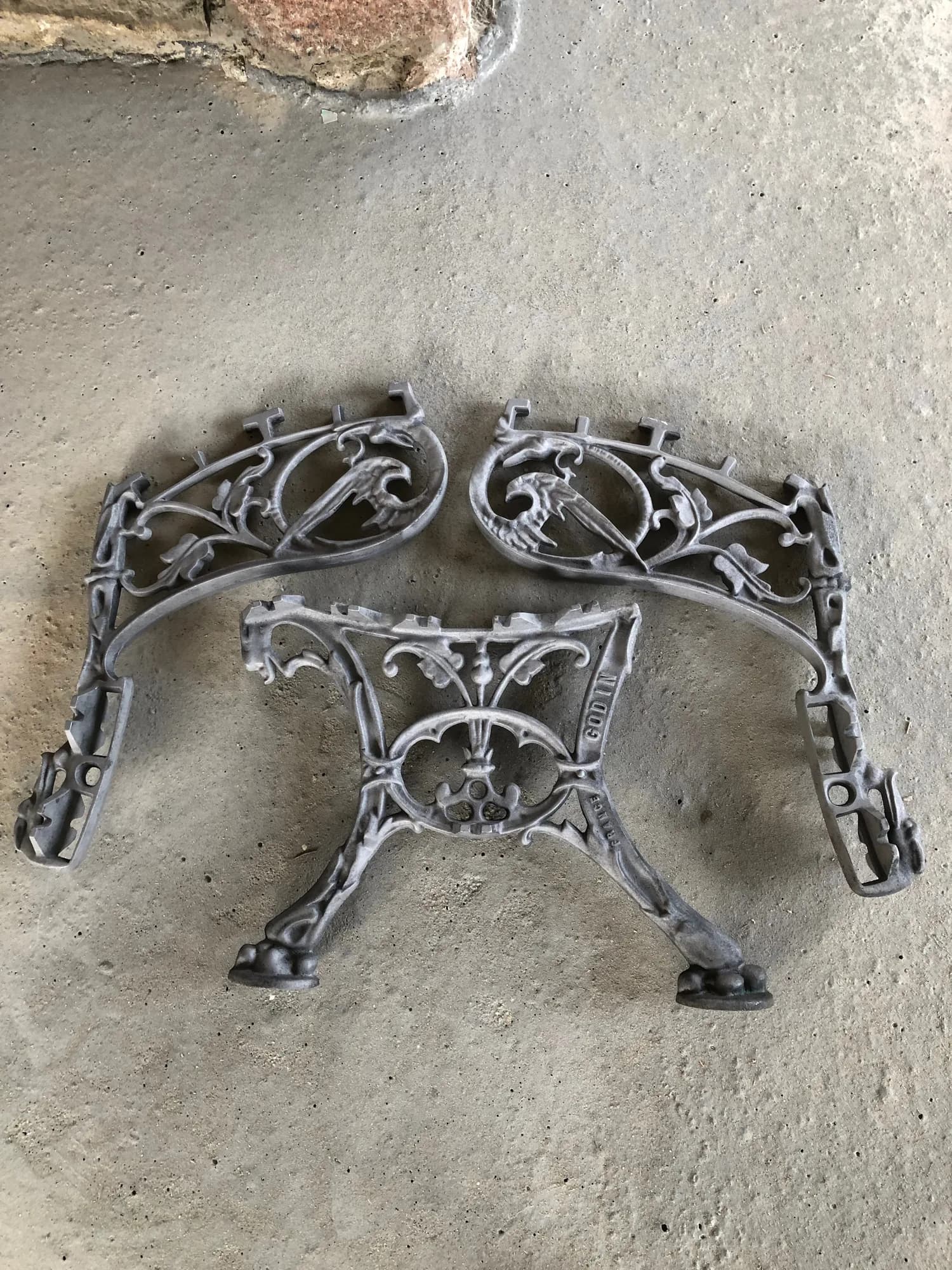 Pieds de banc en fonte