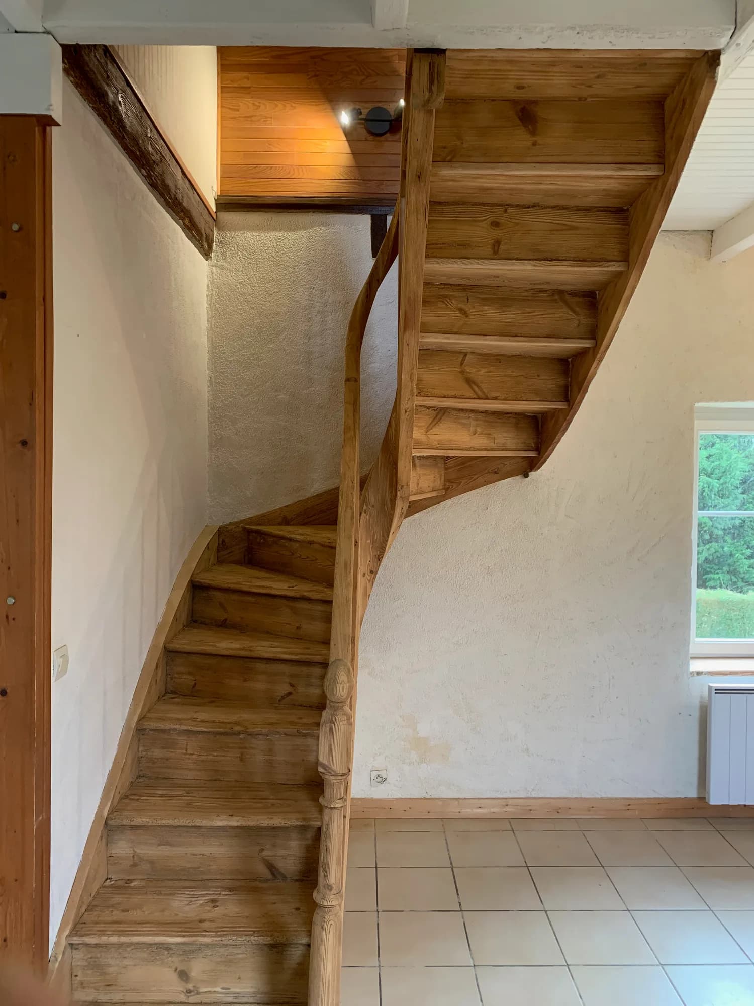 Escaliers et portes en bois