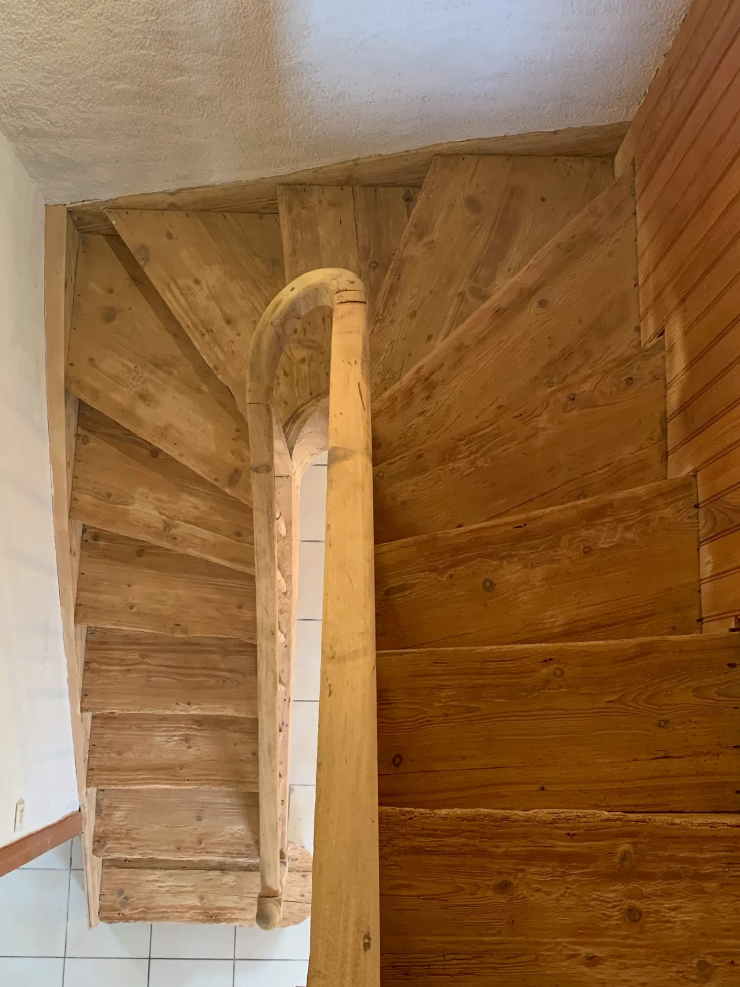 Escaliers et portes en bois