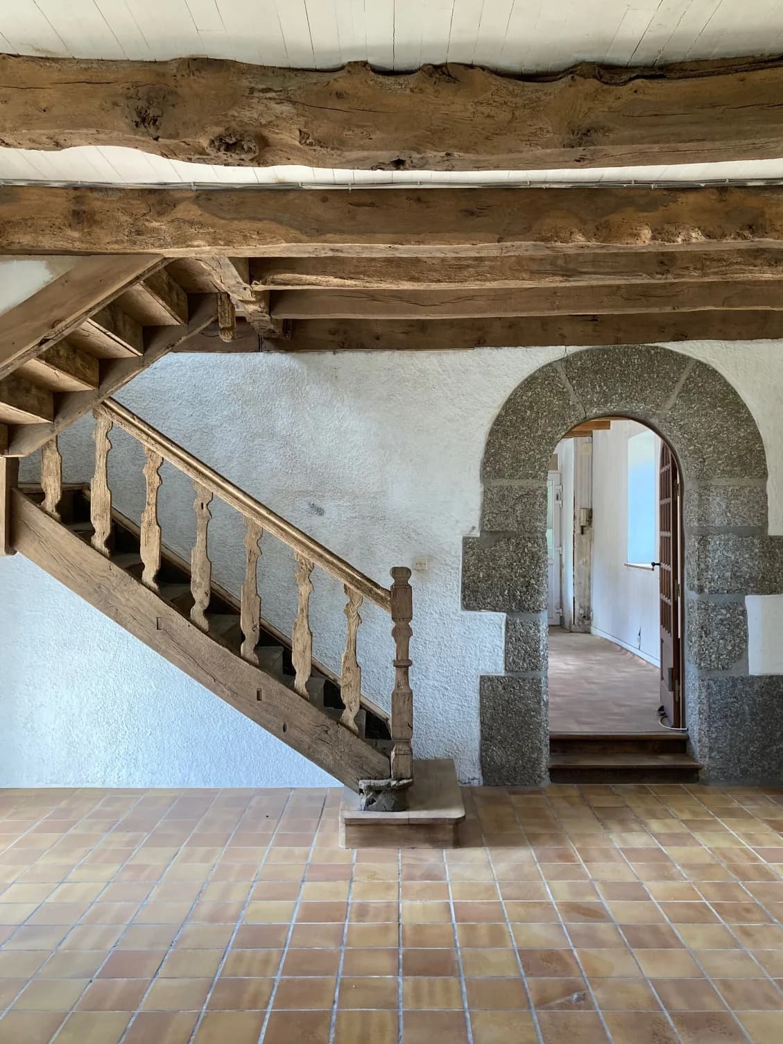 Plouha — Escalier et encadrement — après