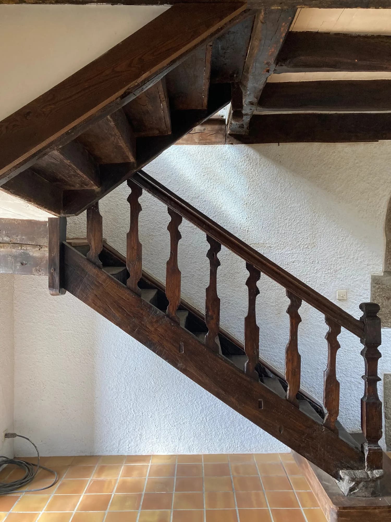Plouha — Escalier de profil — avant
